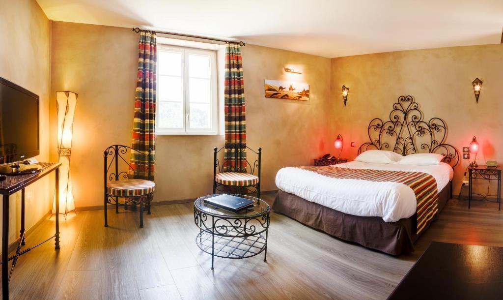 Chateau De La Falque, The Originals Relais Saint-Geniez-d'Olt Room photo